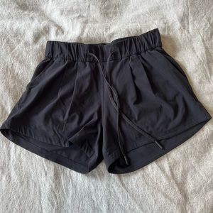 LIKE NEW Lululemon Stroll at Sundown Shorts, Black